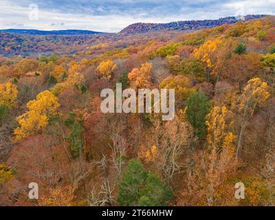 Vue aérienne panoramique du feuillage de la vallée de l'Hudson dans le nord de l'État de New York Banque D'Images