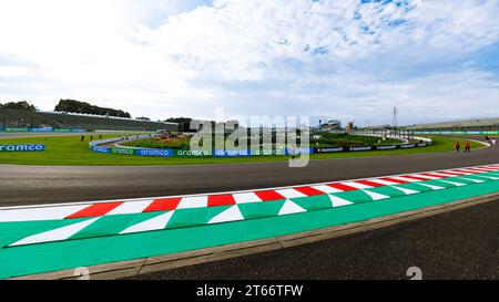 Suzuka Grand Prix circuit, 9 novembre 2023 : le trottoir du virage 1 lors du Grand Prix de Formule 1 du Japon 2023. Banque D'Images