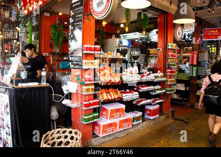 Chatuchak Weekend Market ou Jatujak local bazar de rue piétonne pour les thaïlandais et les voyageurs étrangers Voyage visite et shopping marchandises produits cadeaux s Banque D'Images