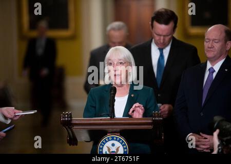 Washington, États-Unis. 08 novembre 2023. La sénatrice des États-Unis Patty Murray (démocrate de Washington) prononce une allocution après le déjeuner politique démocrate du Sénat, au Capitole des États-Unis à Washington, DC, États-Unis, mardi 7 novembre, 2023. photo de Rod Lamkey/CNP/ABACAPRESS.COM crédit : Abaca Press/Alamy Live News Banque D'Images
