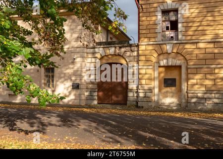 Entrée de l'ancien arsenal et de la caserne Podmokly à Terezín (Theresienstadt). Utilisé pour les prisonniers et Berlin Office Agency pendant l'holocauste. Banque D'Images