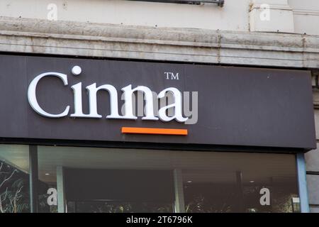 Bordeaux , France - 11 04 2023 : Cinna boutique logo marque et texte de signe sur le mur de façade bordeaux ville magasin français décoration maison entrée de chaîne intérieure Banque D'Images