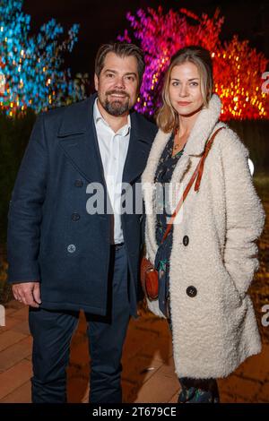 Création musicale - Romeo & Julia Liebe ist Alles Daniel Fehlow mit Ehefrau Jessica Ginkel BEI der Gala-Premiere von PALAZZO im Spiegelpalast am 08.11.2023 à Berlin. *** Première musicale Romeo Juliet Love is Everything Daniel Fehlow avec sa femme Jessica Ginkel lors de la première de PALAZZO au Spiegelpalast le 08 11 2023 à Berlin Copyright : xEventpressxKochanx crédit : Imago/Alamy Live News Banque D'Images