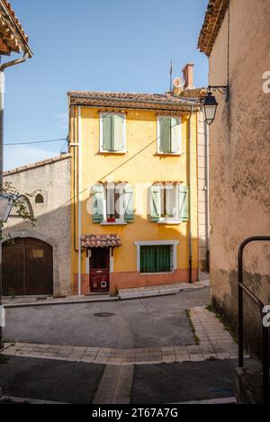 Une vue de Néoules dans le département du Var dans la région Provence Alpes Côte d'Azur en France. Banque D'Images