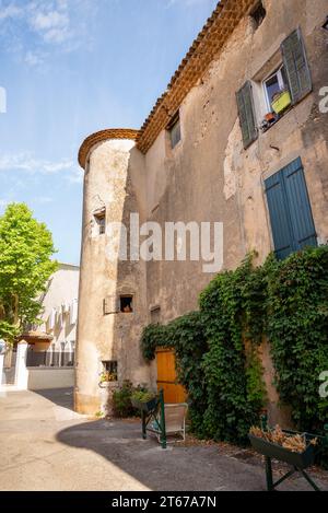 Le château de Néoules, un petit village du département du Var dans la région Provence Alpes Côte d'Azur en France. Banque D'Images