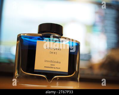 Bouteille de pilote Iroshizuku Kon-Peki Banque D'Images