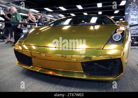 La Gold, Lamborghini Gallardo 2003, qui figurait dans « Fast X », une partie de la franchise Fast & Furious, exposée au salon britannique de l'automobile de 2023 Banque D'Images