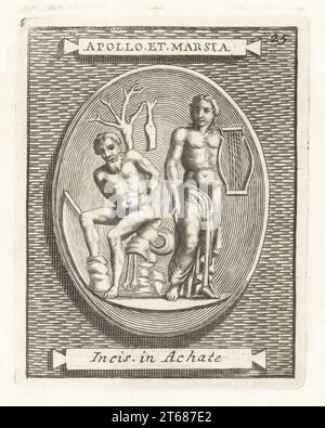 dieu grec Apollon avec lyre et couteau debout à côté du satyre Marsyas attaché à un arbre sous une double flûte ou aulos. Marsyas a été égaré vivant. Apulu, dieu du ciel chthonique, aux Etrusques. D'une gemme d'agate gravée. Apollo et Marsia. Incis à Achate. Gravure sur cuivre de Francesco Valesio, Antonio Gori et Ridolfino Venutis Academia Etrusca, Musée Cortonense in quo Vetera Monumenta, (Académie étrusque ou Musée de Cortona), Faustus Amideus, Rome, 1750. Banque D'Images