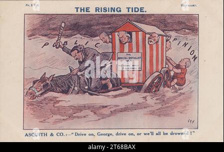 'The Rising Tide' : carte postale publiée par l'Union nationale des associations conservatrices et constitutionnelles. La caricature montre David Lloyd George, chancelier de l'Échiquier du Parti libéral, tentant de conduire "le radical - socialiste van" à travers une marée montante de "l'opinion publique". Le cheval qui tire la camionnette porte le mot « Budget » sur sa bride. La camionnette ressemble à une machine à laver et comprend des politiciens libéraux, y compris le Premier ministre H.H. Asquith, qui sortent la tête. Winston Churchill, vêtu d'un maillot de bain, est aidé dans la camionnette, qui est sur le point de perdre une roue. Banque D'Images