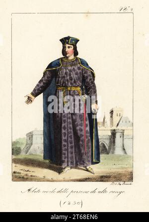 Costume d'un noble français, 1230. En casquette, manteau noué à l'épaule, robe longue, ceinture avec épée. Devant un château en pierre. Lithographie coloriée à la main de Lorenzo Bianchi d'après Hippolyte Lecomte de Costumi civili e militari della monarchia francese dal 1200 al 1820, Naples, 1825. Édition italienne des costumes civils et militaires Lecomtes de la monarchie française de 1200 à 1820. Banque D'Images