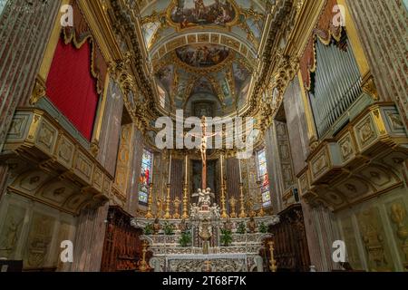 Innenraum der Basilika San Giovanni Battista in finale Ligure, Riviera di Ponente, Ligurien, Italien, Europa | Basilica of St. Jean le Baptiste inter Banque D'Images