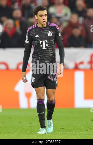 Munich, Allemagne. 08 novembre 2023. Jamal Musiala, milieu de terrain du Bayern Munich (42) lors du match Bayern Munich FC contre Galatasaray A.S. FC UEFA Champions League Group A à l'Allianz Arena, Munich, Allemagne, le 8 novembre 2023 crédit : chaque seconde Media/Alamy Live News Banque D'Images