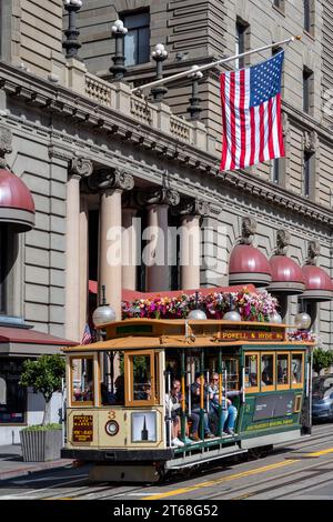 San Francisco, États-Unis - 24 avril 2023 : The Westin St. Francis, un hôtel de luxe historique situé sur les rues Powell et Geary sur Union Square Banque D'Images