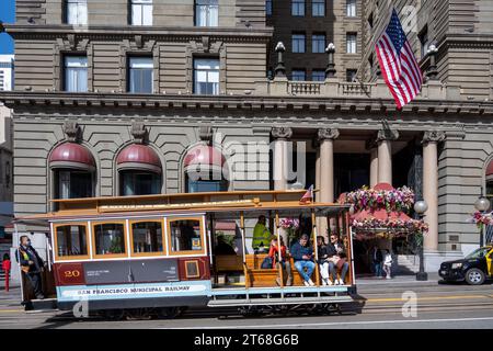 San Francisco, États-Unis - 24 avril 2023 : The Westin St. Francis, un hôtel de luxe historique situé sur les rues Powell et Geary sur Union Square Banque D'Images