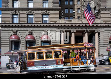 San Francisco, États-Unis - 24 avril 2023 : The Westin St. Francis, un hôtel de luxe historique situé sur les rues Powell et Geary sur Union Square Banque D'Images