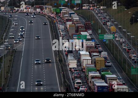 Embouteillage sur l'autoroute S6 appelée Obwodnica Trojmiasta (Tricity Beltway) à Autostrada A1 à Gdansk, Pologne © Wojciech Strozyk / Alamy stock photo Banque D'Images