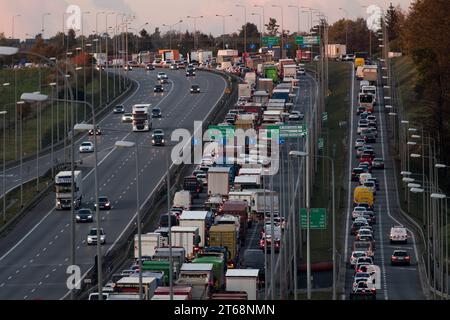 Embouteillage sur l'autoroute S6 appelée Obwodnica Trojmiasta (Tricity Beltway) à Autostrada A1 à Gdansk, Pologne © Wojciech Strozyk / Alamy stock photo Banque D'Images