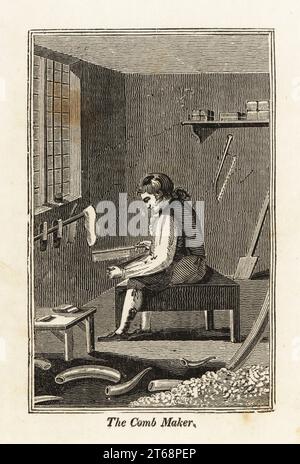 Peigne sciant les dents dans un peigne dans un atelier. Assis sur un tabouret triangulaire, avec des cornes et des copeaux d'ivoire sur le sol, des scies et des outils sur les murs. Gravure en blocs de bois du Livre des métiers d'anglais, ou Bibliothèque des arts utiles, F.C.& J. Rivington, Londres, 1821. Banque D'Images