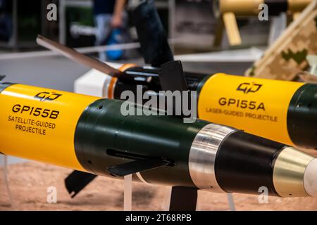 Obus de mortier antichar de missile guidé par satellite GPS, exposé à une foire militaire à Belgrade, Serbie Banque D'Images