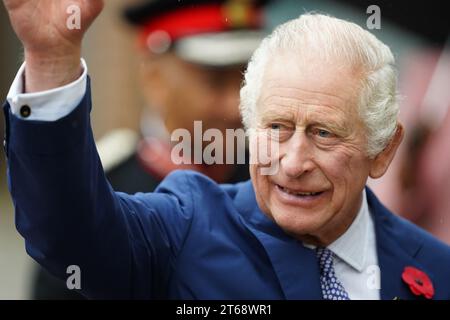 Photo de dossier datée du 08/11/2023 du roi Charles III lors d'une visite à l'église méthodiste New Malden, au sud-ouest de Londres. Le roi doit célébrer son anniversaire de trois quarts de siècle en rejoignant ses camarades de 75 ans pour une fête spéciale à Highgrove. À la veille de son grand jour, le monarque se rassemblera lundi dans sa maison du Gloucestershire avec des champions communautaires qui, comme lui, sont nés en 1948 dans le cadre de la génération des baby-boomers de l’après-Seconde Guerre mondiale. Date de parution : jeudi 9 novembre 2023. Banque D'Images