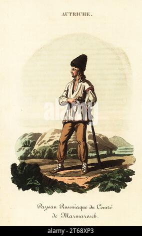 Serf russe, comté de Mararmoros, Royaume de Hongrie, 18e siècle. Éleveur de bétail en grand bonnet en peau de mouton noir, chemise, ceinture en cuir avec petite hache, pantalons, demi-bottes. Paysan russniaque du Palatinat de Marmoros, paysan russe du comte de Marmarosch. Gravure sur cuivre coloriée à la main d'après une illustration de William Alexander de J-B. Eyries l'Autriche : costumes, Moeurs et usages des autrichiens, Austria : costumes, Manners and Mores of the Austrians, Librairie de Gide fils, Paris, 1823. Jean-Baptiste Eyries (1767-1846) était un géographe, auteur et traducteur français. Banque D'Images