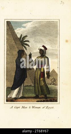 Un copte et une copte d'Egypte, 1818. Peuple chrétien copte d'Egypte devant les pyramides. Gravure sur cuivre colorée à la main de Mary Anne Vennings A Geographical Present Being descriptions of the principal Countries of the World, Darton, Harvey et Darton, Londres, 1818. Venning a écrit des livres éducatifs sur la géographie, la conchologie et la minéralogie au début du 19e siècle. Banque D'Images