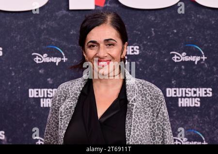 Ilknur Boyraz BEI der Premiere der Disney Streamingserie Deutsches Haus im Zoo Palast. Berlin, 08.11.2023 *** Ilknur Boyraz à la première de la série de streaming de Disney Deutsches Haus au Zoo Palast Berlin, 08 11 2023 Foto:XM.xWehnertx/xFuturexImagex haus 3144 crédit : Imago/Alamy Live News Banque D'Images