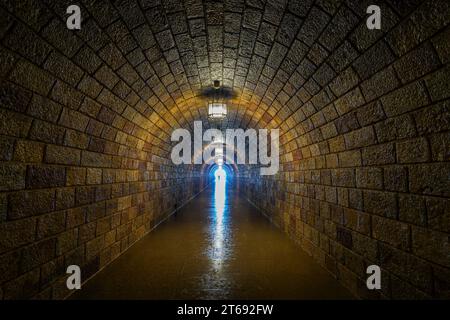 À l'intérieur de l'historique Seconde Guerre mondiale Reich construit Eagle's Nest tunnel, l'intérieur du tunnel Kehlsteinhaus de Hitler à Berchtesgaden, Alpes bavaroises en Allemagne. Banque D'Images