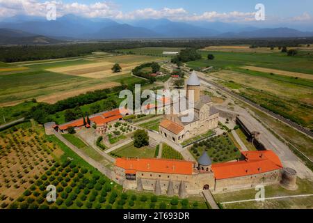 Complexe du monastère d'Alaverdi vue panoramique aérienne à Kakheti, Géorgie Banque D'Images