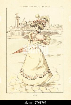 Femme à la mode se promissant sur la Seine devant le pont Alexandre III, Paris, 1900. Le pont de style artistique des Beaux orné de sculptures d'Emmanuel Fremiet. En arrière-plan, le dôme des Invalides. Gravure en pointe-seche ou à pointe-séche de couleur main par Henri Boutet des modes Feminines du XIXème siècle Siecle (Fashions féminines du 19th siècle), Ernest Flammarion, Paris, 1902. Boutet (1851-1919) est un artiste, graveur, lithographe et designer français. Banque D'Images