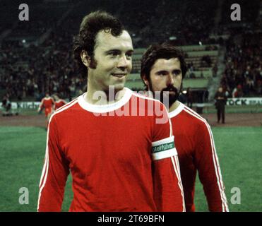 Demi-finale de la coupe des Champions d'Europe, FC Bayern Munich - Real Madrid /14.04.1976/ Capitaine Franz Beckenbauer (à gauche) avec Gerd Müller [traduction automatique] Banque D'Images