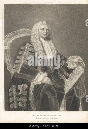 Philip Yorke, 1e comte de Hardwicke, 1690-1764. Portant une perruque en poudre et les robes cérémonielles du Lord Chancelier. De la collection chez Wimple. Philip, premier comte de Hardwicke. Gravure sur cuivre d'Edward Harding d'après la peinture de William Hoare de John Adolphus The British Cabinet, contenant Portraits of Illustrious Persons, imprimée par T. Bensley pour E. Harding, 98 Pall Mall, Londres, 1800. Banque D'Images