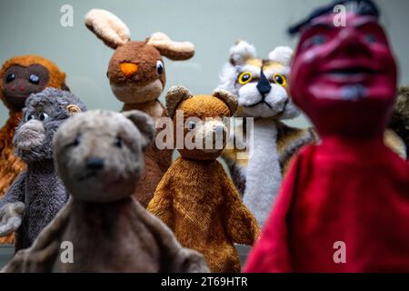 Hradec Kralove, République tchèque. 09 novembre 2023. Le Musée de Bohême orientale à Hradec Kralove a préparé l'exposition la magie des jouets, qui présente des jouets principalement de la seconde moitié du 20e siècle, le 9 novembre 2023. Crédit : David Tanecek/CTK photo/Alamy Live News Banque D'Images