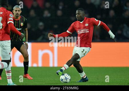 Eindhoven, pays-Bas. 08 novembre 2023. Johan Bakayoko (11 ans) d'Eindhoven photographié lors du match de la journée 4 de l'UEFA Champions League dans le groupe B lors de la saison 2023-2024 entre le PSV d'Eindhoven et le Racing Club de Lens le 8 novembre 2023 à Eindhoven, aux pays-Bas. (Photo de David Catry/Isosport) crédit : Sportpix/Alamy Live News Banque D'Images