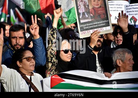 Marseille, France. 5 novembre 2023. Les manifestants chantent des slogans en marchant dans les rues avec une bannière, des drapeaux palestiniens et des pancartes pendant la manifestation contre la guerre en Palestine. Près de 3000 personnes défilent dans les rues de Marseille en soutien au peuple palestinien tout en disant arrêter les bombardements à Gaza. (Image de crédit : © Gerard Bottino/SOPA Images via ZUMA Press Wire) USAGE ÉDITORIAL SEULEMENT! Non destiné à UN USAGE commercial ! Banque D'Images