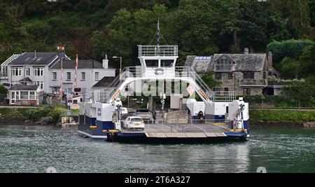 Le Higher Ferry de l'autre côté de la rivière Dart à Dartmouth, South Devon, vu ici au Britannia Crossing du côté Kingswear de la rivière. Banque D'Images