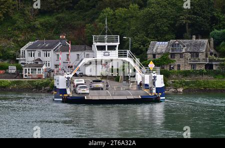 Le Higher Ferry de l'autre côté de la rivière Dart à Dartmouth, South Devon, vu ici au Britannia Crossing du côté Kingswear de la rivière. Banque D'Images