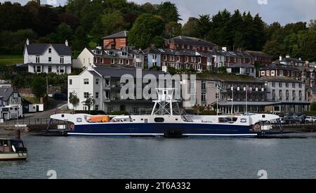 Le Higher Ferry de l'autre côté de la rivière Dart à Dartmouth, South Devon, vu ici du côté de Dartmouth de la rivière. Banque D'Images