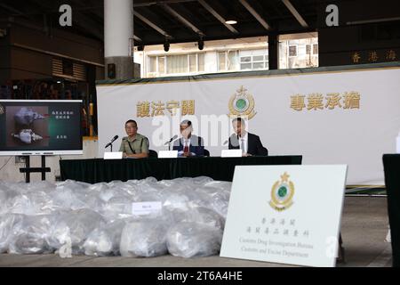 (231109) -- HONG KONG, 9 novembre 2023 (Xinhua) -- cette photo prise le 6 novembre 2023 montre une scène de la conférence de presse organisée par les douanes de Hong Kong au sujet d'un cas de trafic de méthamphétamine solide présumé à grande échelle, à Hong Kong, dans le sud de la Chine. POUR ALLER AVEC "les douanes de Hong Kong détectent le plus grand cas soupçonné de méthamphétamine solide" (Xinhua) Banque D'Images