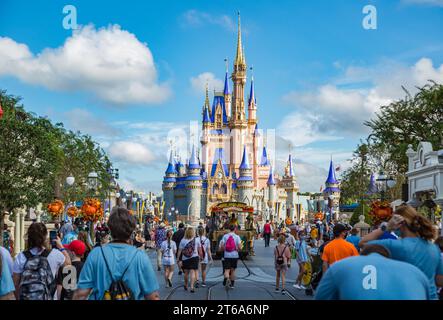 Château de Cendrillon au bout de main Street dans le Magic Kingdom à Walt Disney World, Orlando, Floride Banque D'Images