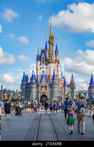 Château de Cendrillon au bout de main Street dans le Magic Kingdom à Walt Disney World, Orlando, Floride Banque D'Images