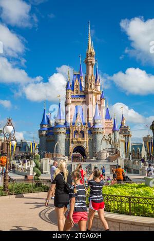 Château de Cendrillon au bout de main Street dans le Magic Kingdom à Walt Disney World, Orlando, Floride Banque D'Images