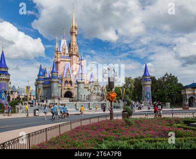 Château de Cendrillon au bout de main Street dans le Magic Kingdom à Walt Disney World, Orlando, Floride Banque D'Images