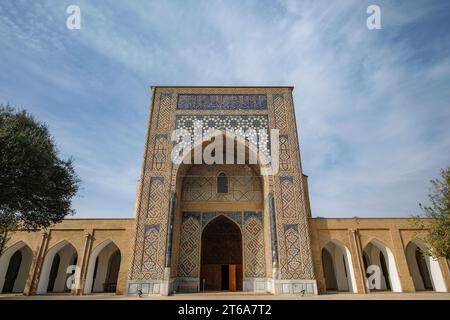Shahrisabz, Ouzbékistan - 5 novembre 2023 : la mosquée Kok Gumbaz à Shahrisabz, Ouzbékistan. Banque D'Images