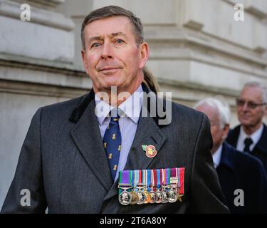 Londres, Royaume-Uni. 09 novembre 2023. Le général Sir Nicholas Houghton, ancien chef d'état-major de la Défense (CEMD) des Forces armées britanniques, quitte Downing Street, Westminster. Crédit : Imageplotter/Alamy Live News Banque D'Images
