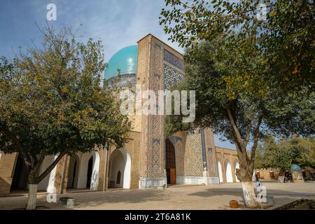 Shahrisabz, Ouzbékistan - 5 novembre 2023 : la mosquée Kok Gumbaz à Shahrisabz, Ouzbékistan. Banque D'Images