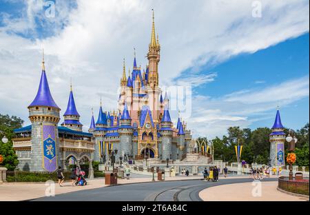 Château de Cendrillon au bout de main Street dans le Magic Kingdom à Walt Disney World, Orlando, Floride Banque D'Images