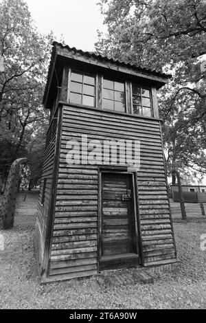 KZ Auschwitz Wachtuerme aus Holz stehen an den Gelaendegrenzen und auf dem Gelaende des Kontentrationslagers. *** Camp de concentration d'Auschwitz des tours de guet en bois se dressent sur le périmètre et sur le terrain du camp de concentration xMMx crédit : Imago/Alamy Live News Banque D'Images