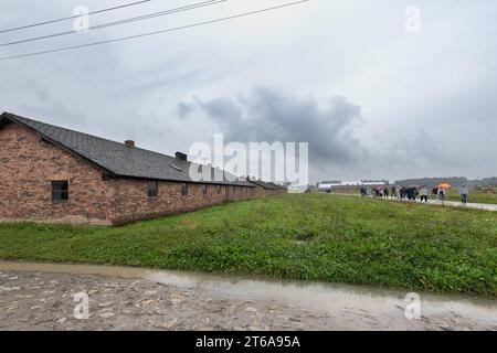 KZ Auschwitz Frauen und Kinder wurden gemeinsam in steinbaracken untergebracht. Diese stehen getrennt von den Holzbaracken der Maenner auf der anderen Seite des Gelaendes. *** Camp de concentration d'Auschwitz les femmes et les enfants ont été logés ensemble dans des casernes en pierre qui sont séparées des casernes en bois pour hommes de l'autre côté du terrain xMMx crédit : Imago/Alamy Live News Banque D'Images