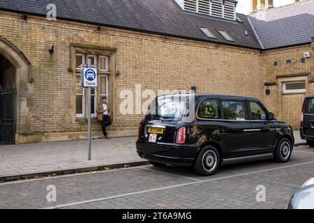 Station de taxis à Lincoln City Railway gare, St Mary's Road, Lincoln City, Lincolnshire, Angleterre, ROYAUME-UNI Banque D'Images